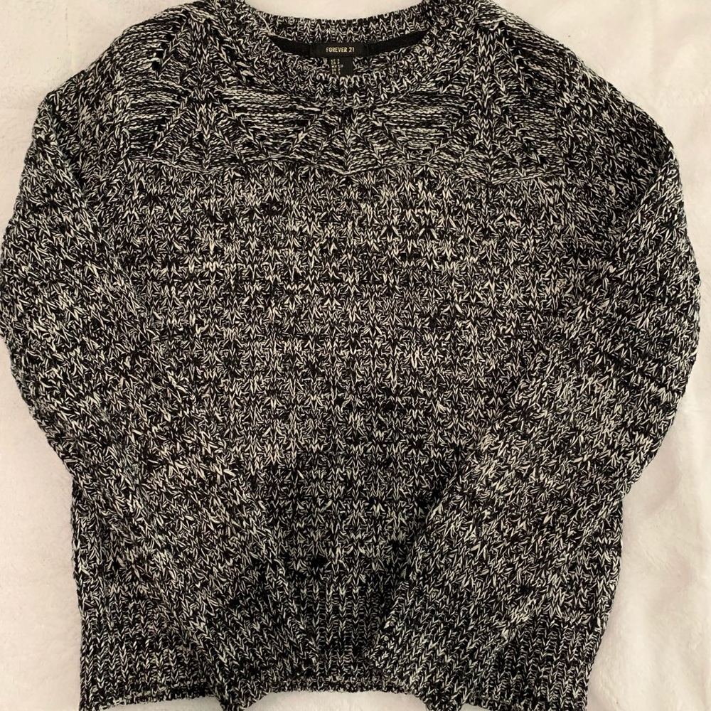 FOREVER 21 KNIT SWEATER